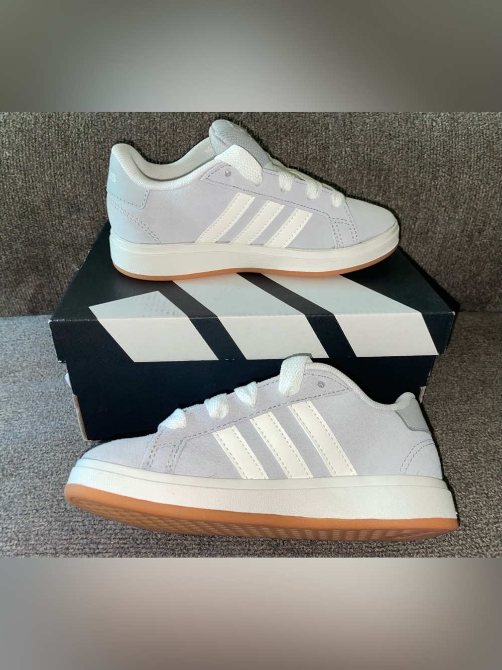 adidas Kids Low-Top Sneakers in Light Gray and White with Gum Sole